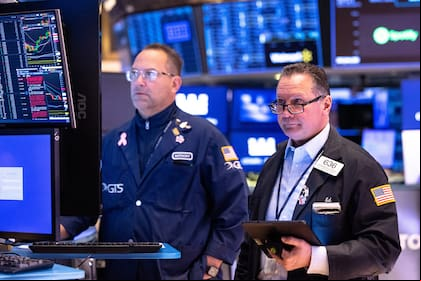 A cuánto cotiza el dólar blue este lunes 31 de marzo de 2025. (Photo by Michael M. Santiago/Getty Images)
