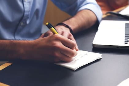Así escriben la letra A las personas egocéntricas, según la grafología (Foto ilustrativa: PIXABAY)