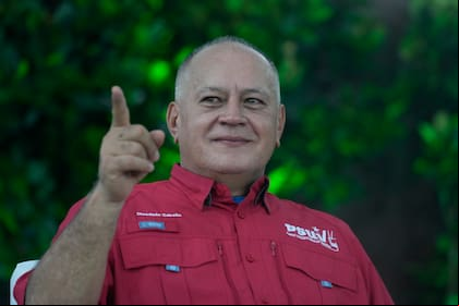 El Ministro del Interior de Venezuela, Diosdado Cabello, usa "el mazo" contra la democracia