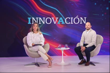 La periodista de LA NACION Carla Quiroga y Mauro Avendaño, socio de Tecnología de KPMG Argentina