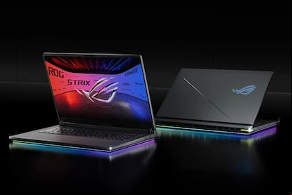 Una notebook gamer ROG Strix Scar de Asus con pantalla de 18 pulgadas